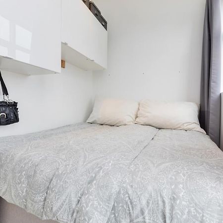Stylish Apartment With Beautiful Views Of The River, Beach Nearby 克里斯蒂安桑 外观 照片