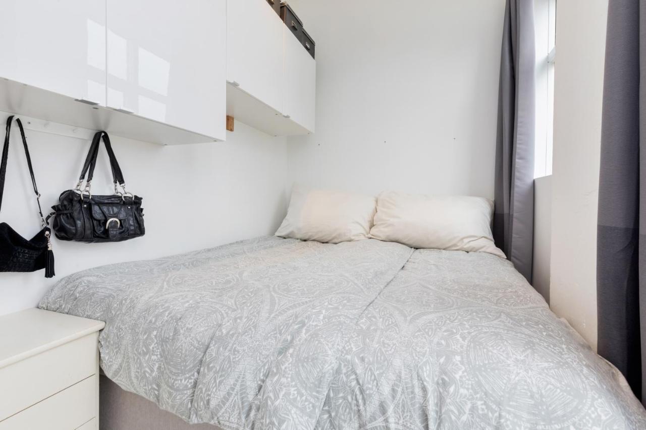 Stylish Apartment With Beautiful Views Of The River, Beach Nearby 克里斯蒂安桑 外观 照片