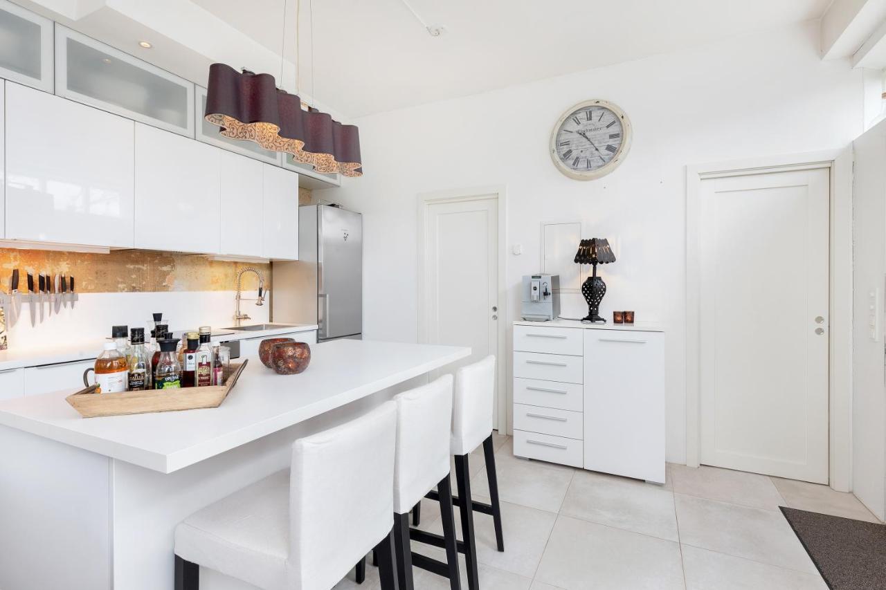 Stylish Apartment With Beautiful Views Of The River, Beach Nearby 克里斯蒂安桑 外观 照片